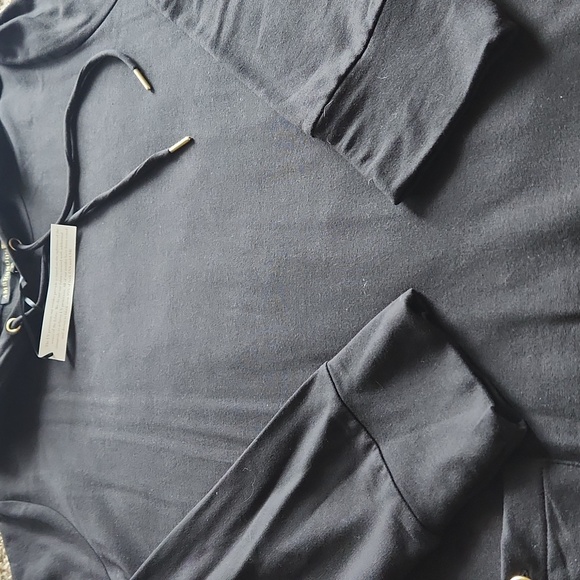 NWT Ambernoon Black Hooded Long Sleeve with Front Pocket Womans Size 1x - Picture 7 of 7